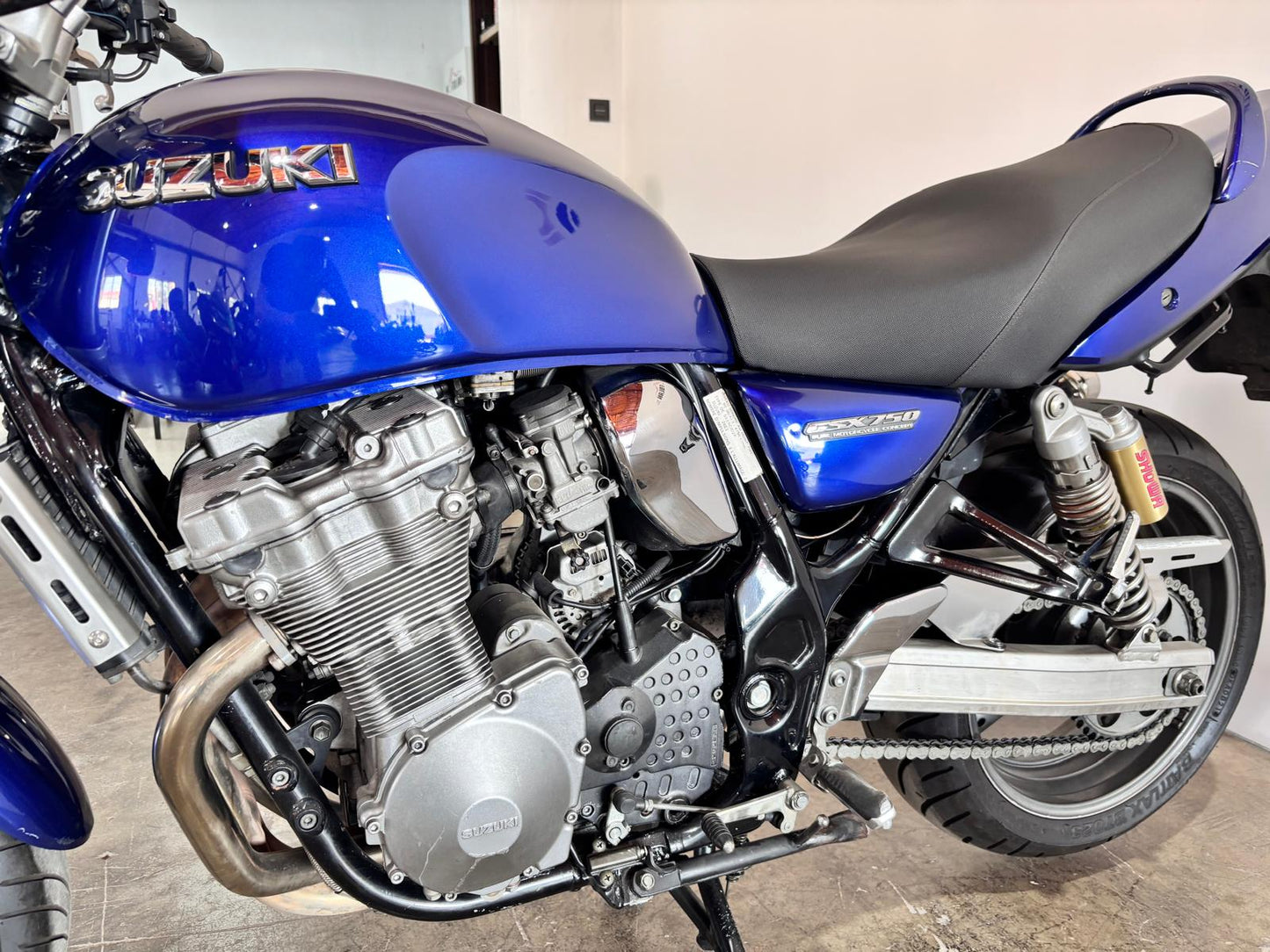 SUZUKI GSX 750CC INAZUMA
