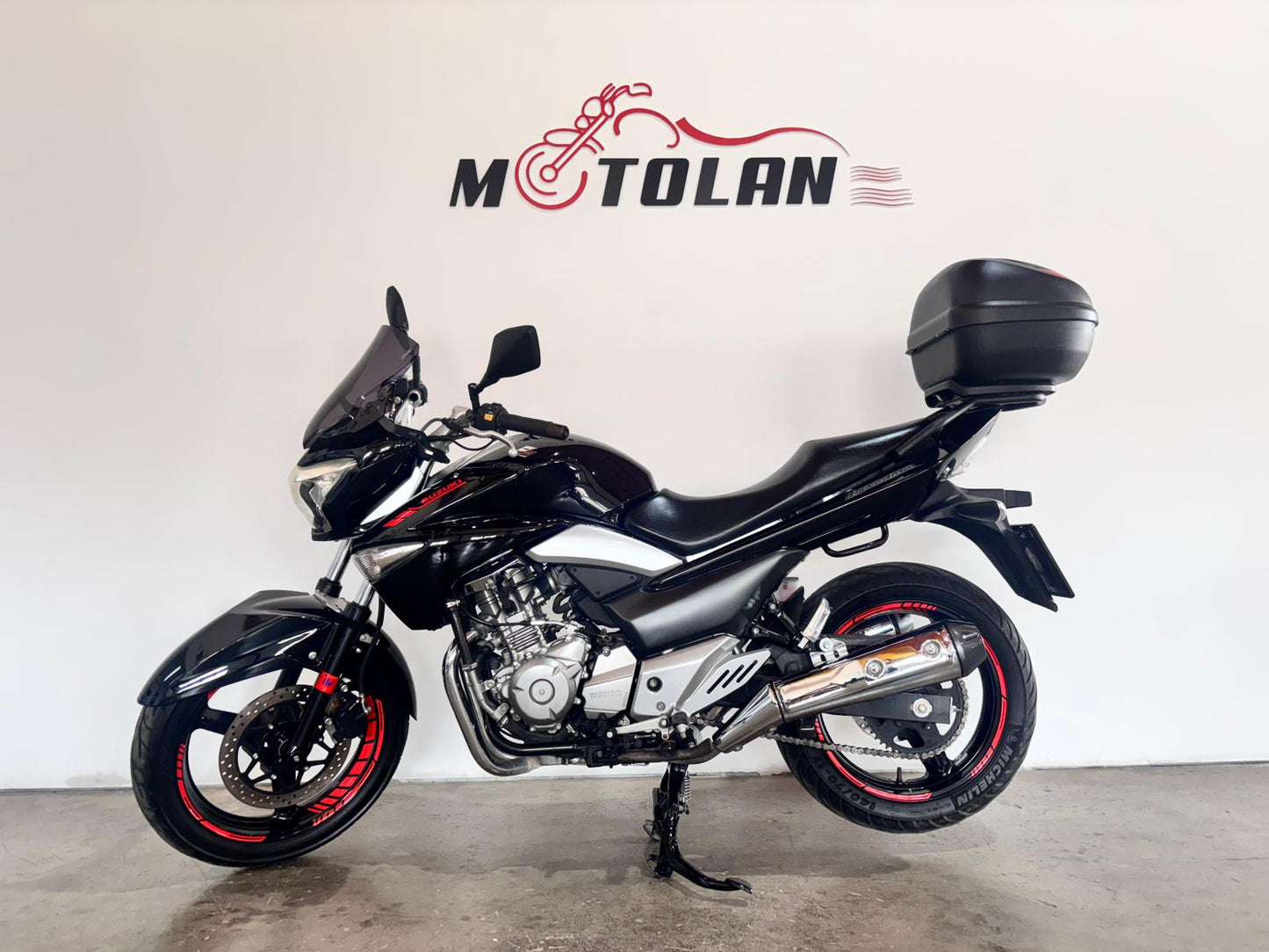 SUZUKI INAZUMA 250CC