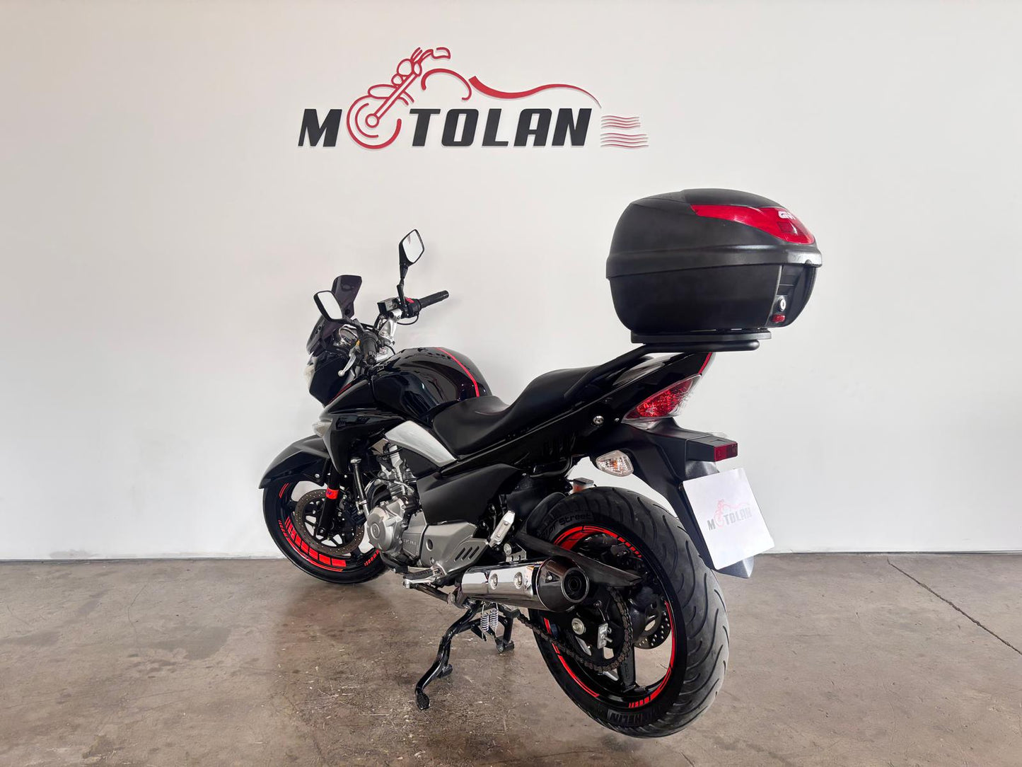 SUZUKI INAZUMA 250CC