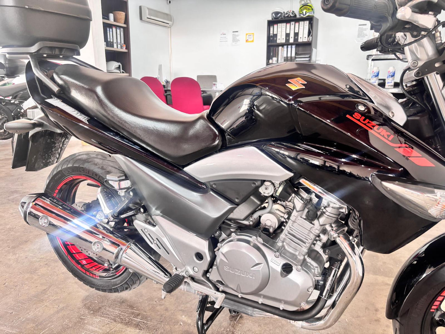 SUZUKI INAZUMA 250CC