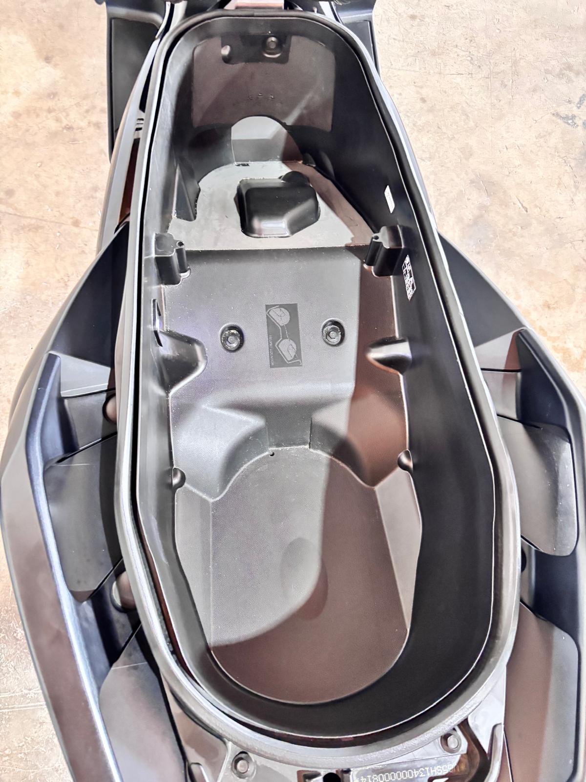 YAMAHA XMAX 300CC IRON MAX