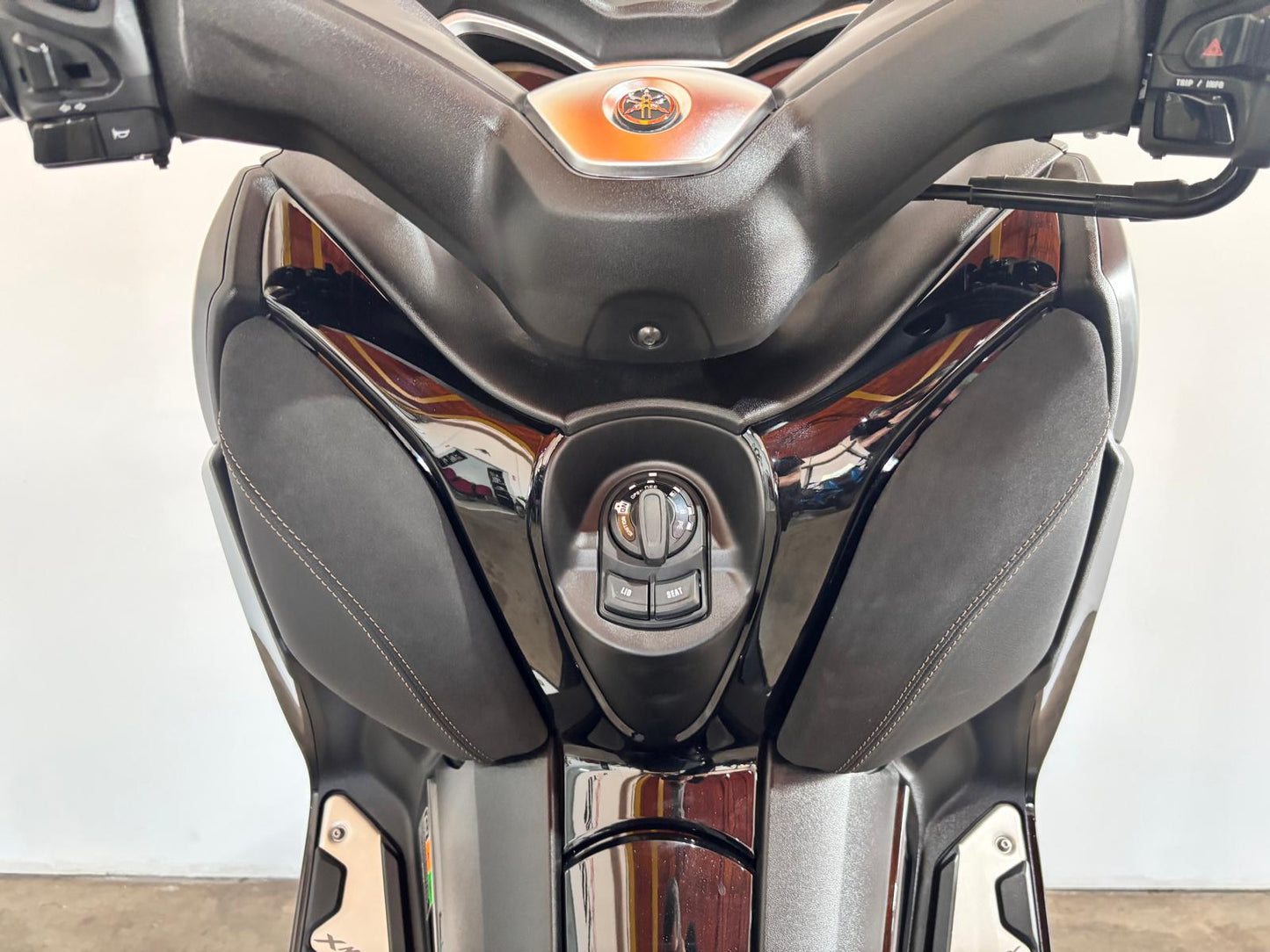 YAMAHA XMAX 300CC IRON MAX