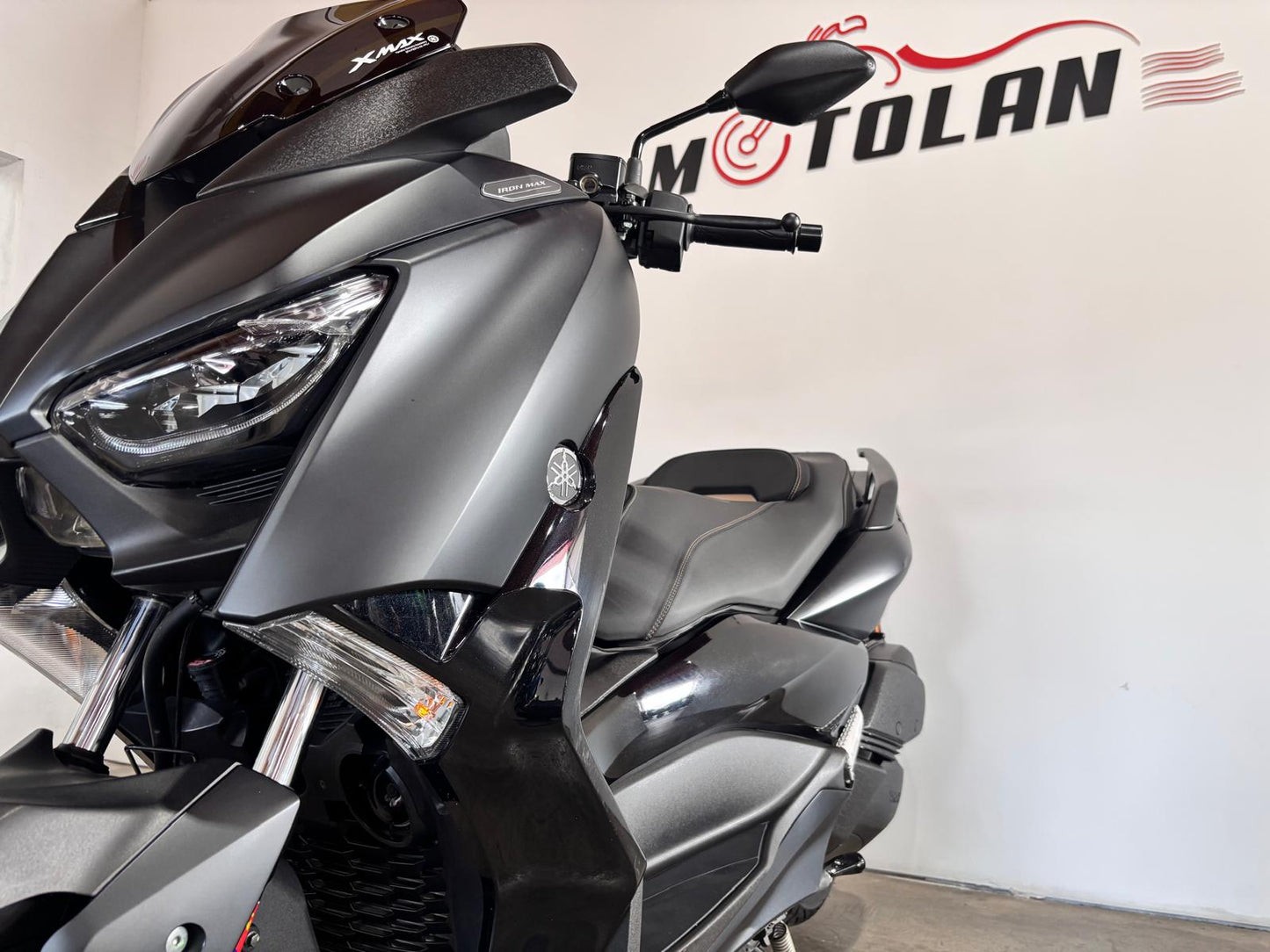 YAMAHA XMAX 300CC IRON MAX