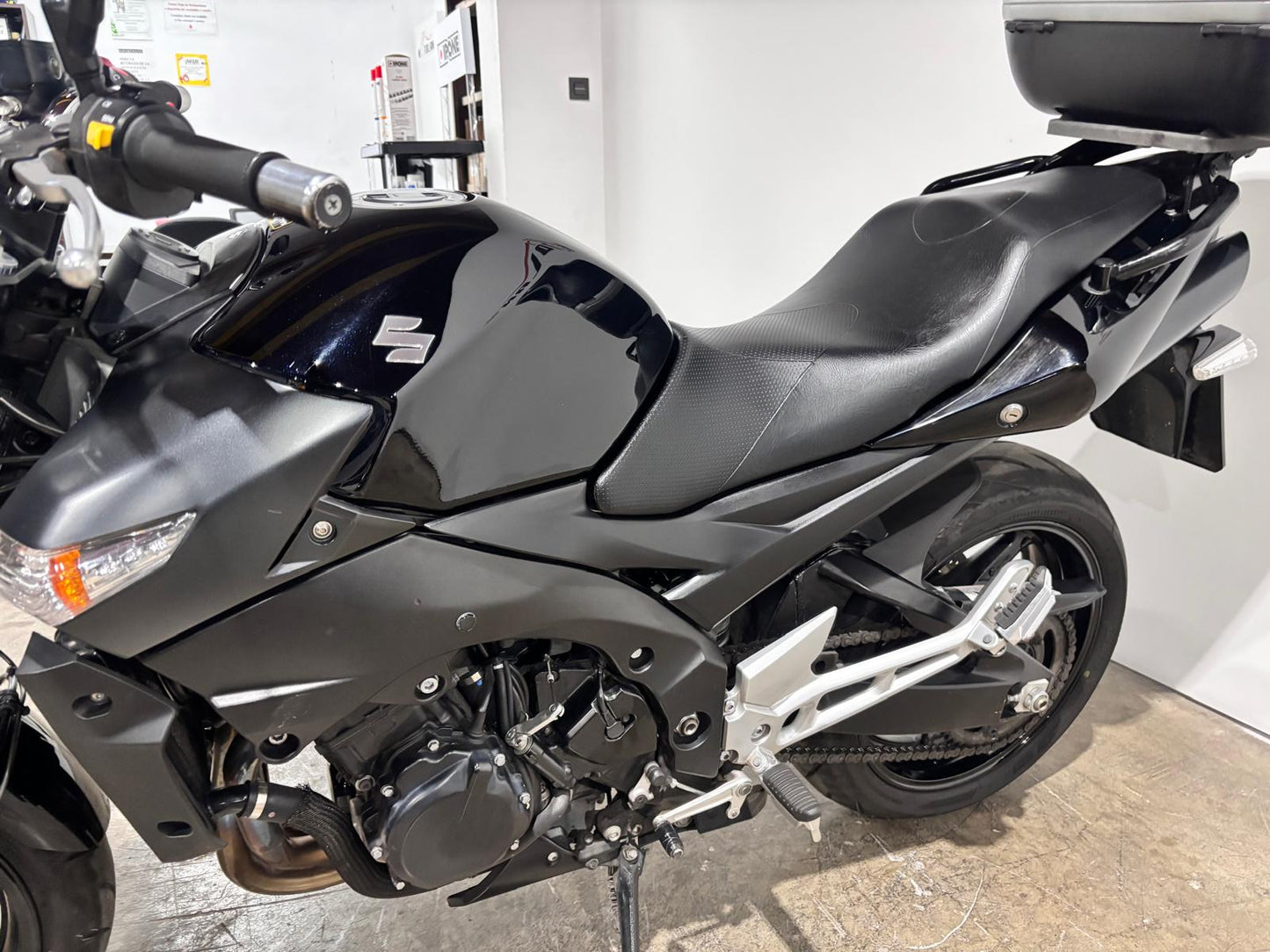 SUZUKI GSR 600 CON ABS