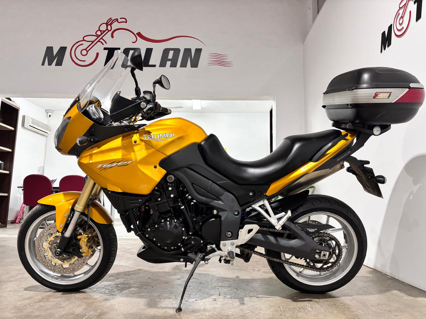 TRIUMPH TIGER 1050CC