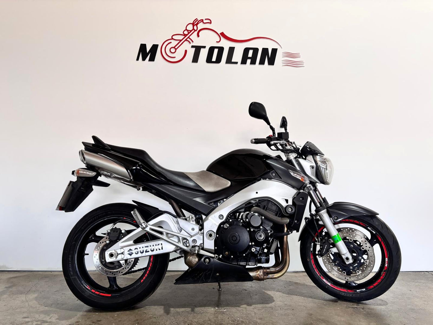 SUZUKI GSR 600
