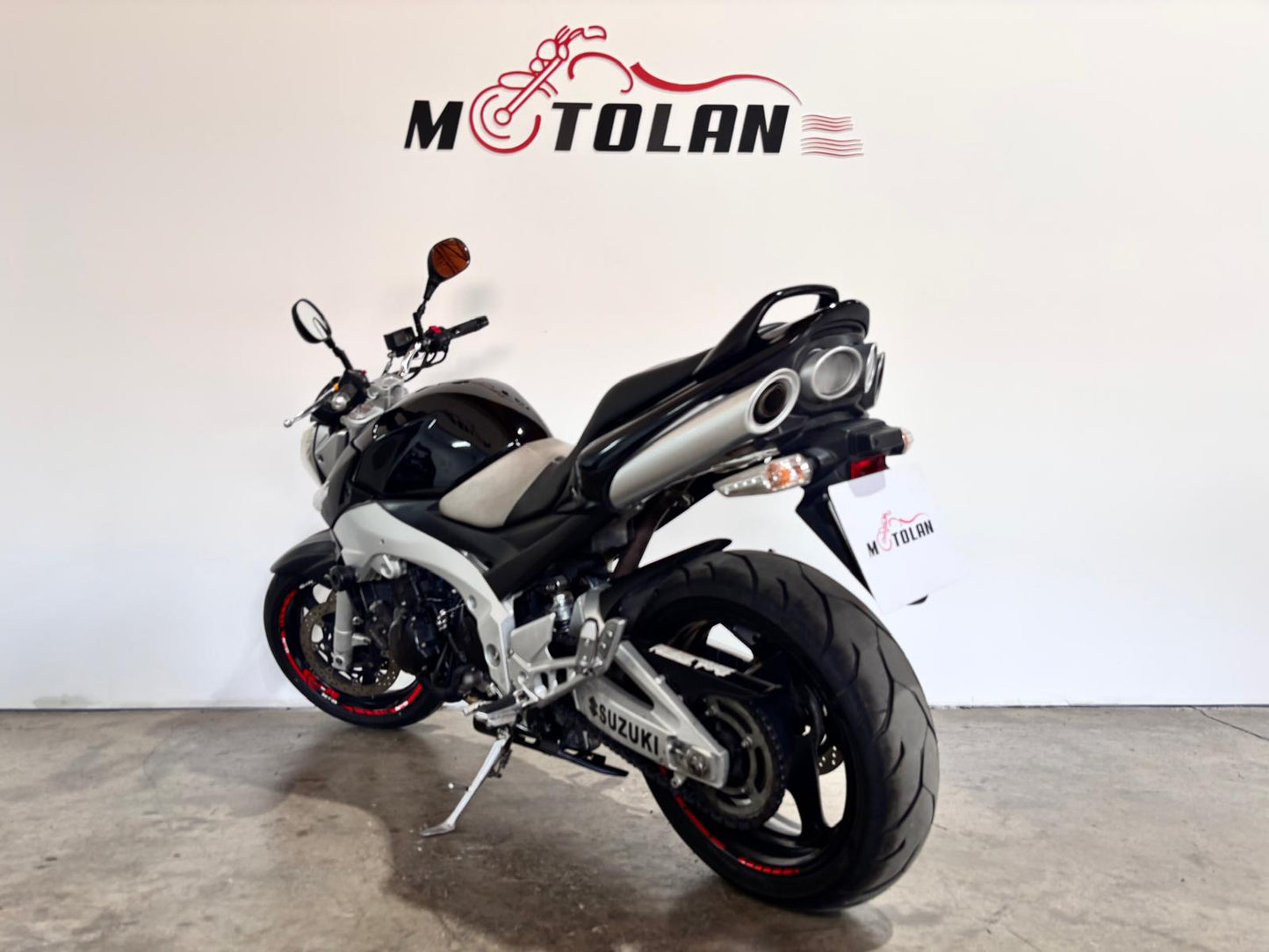 SUZUKI GSR 600