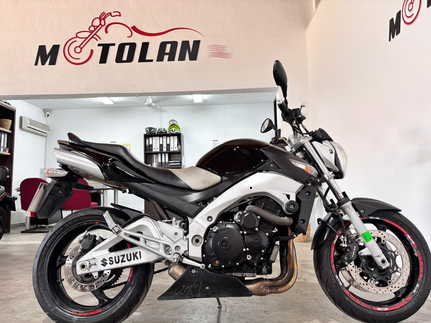 SUZUKI GSR 600