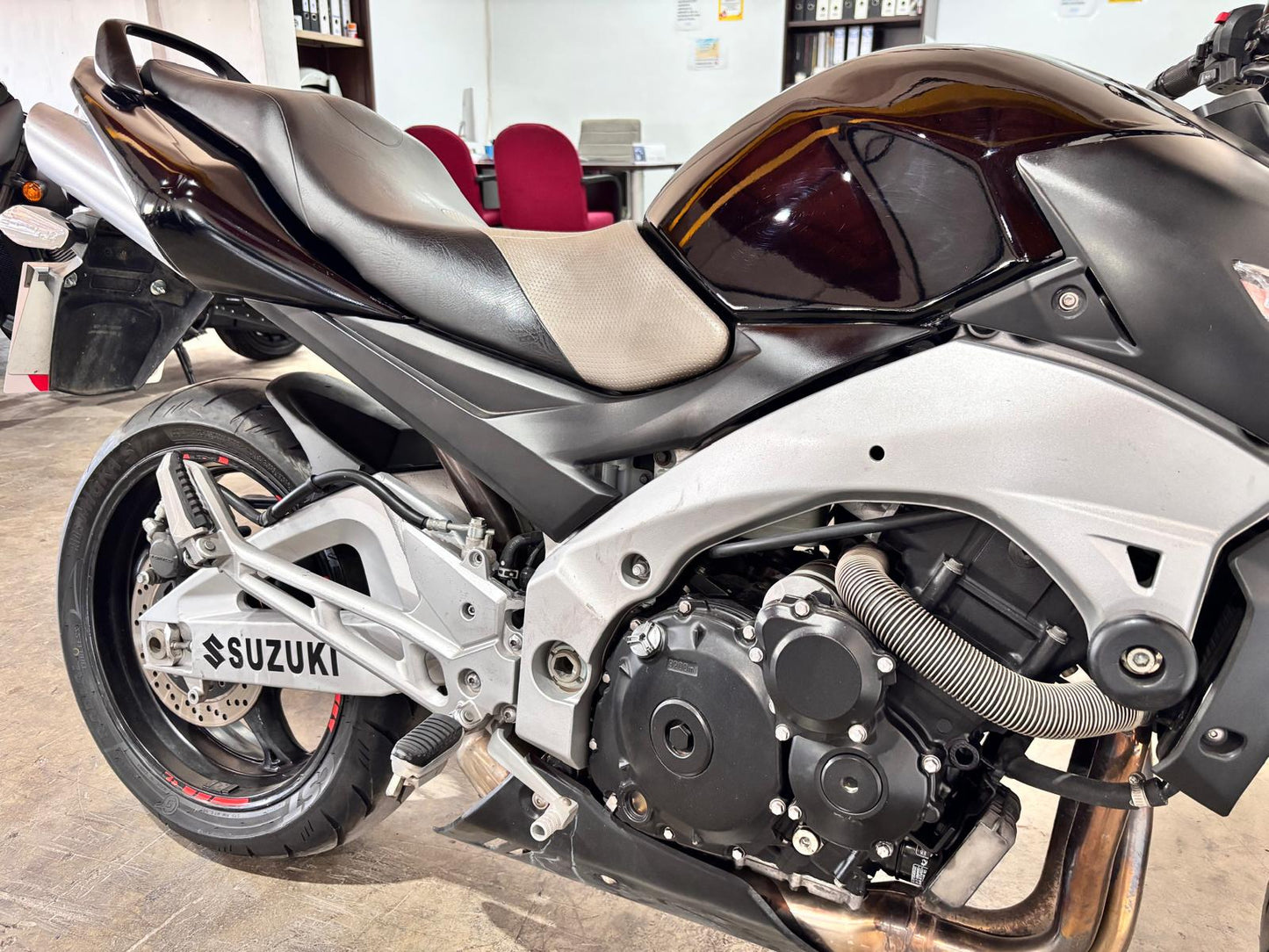 SUZUKI GSR 600