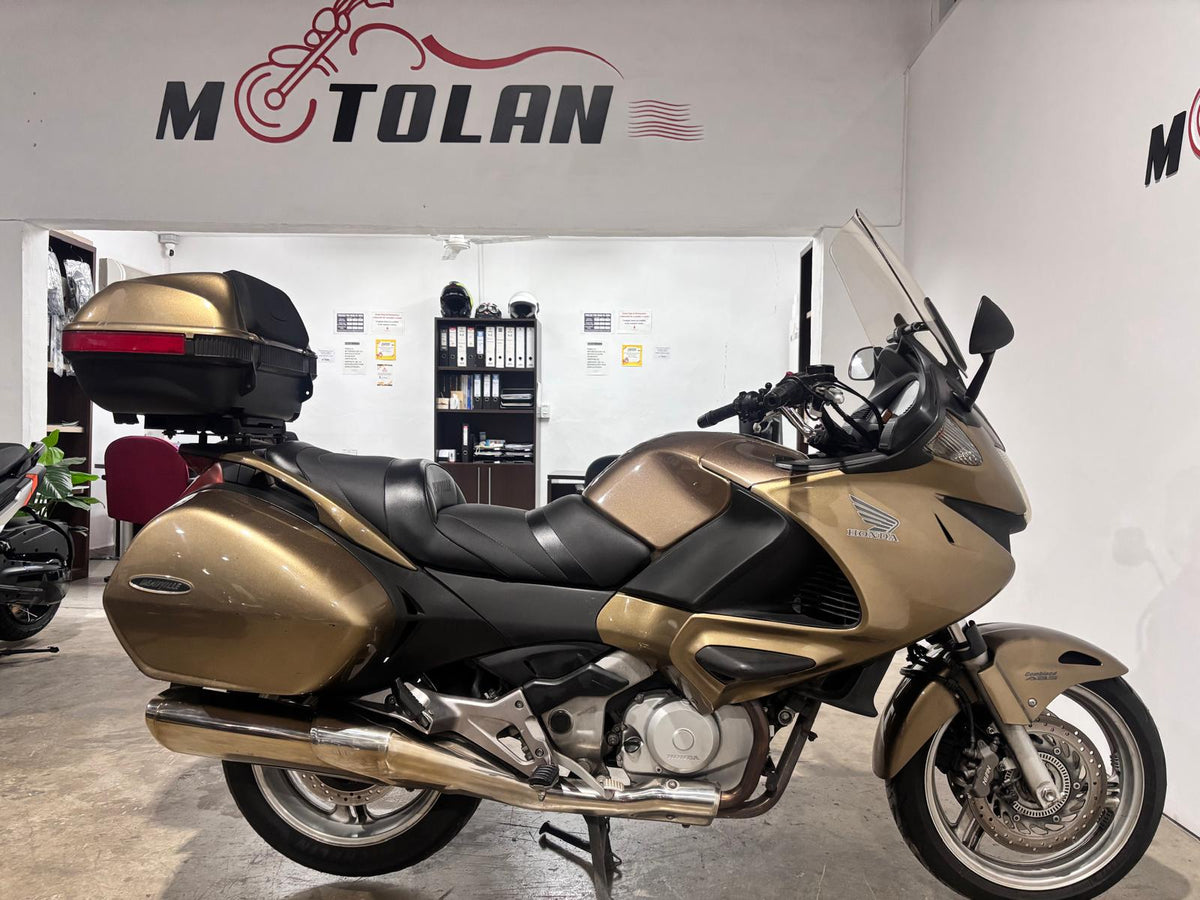 HONDA DEAUVILLE 700CC