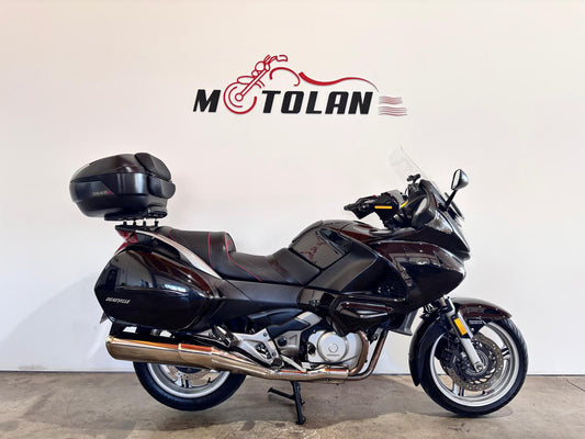 HONDA DEAUVILLE 700CC