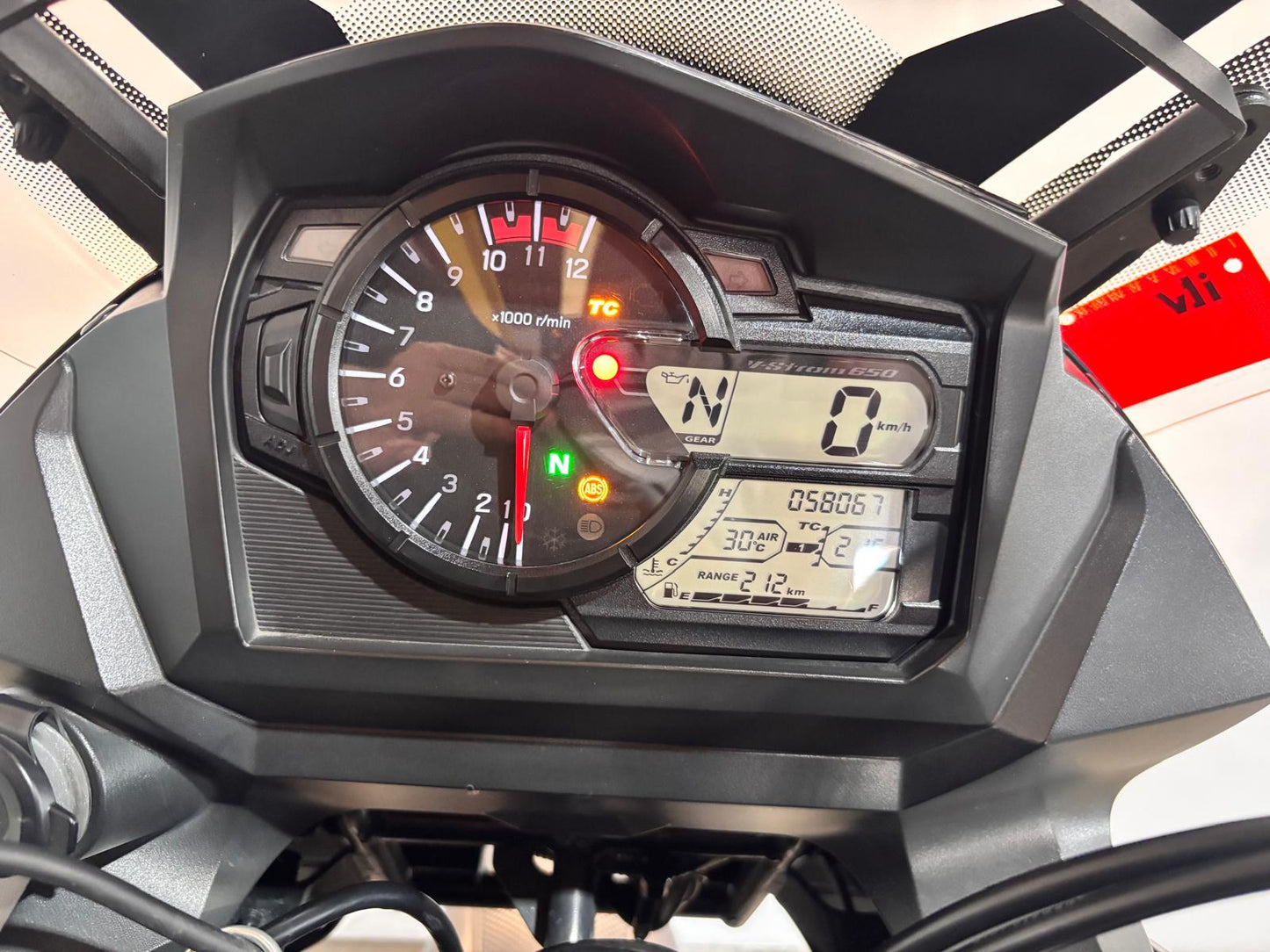 SUZUKI VSTROM 650CC
