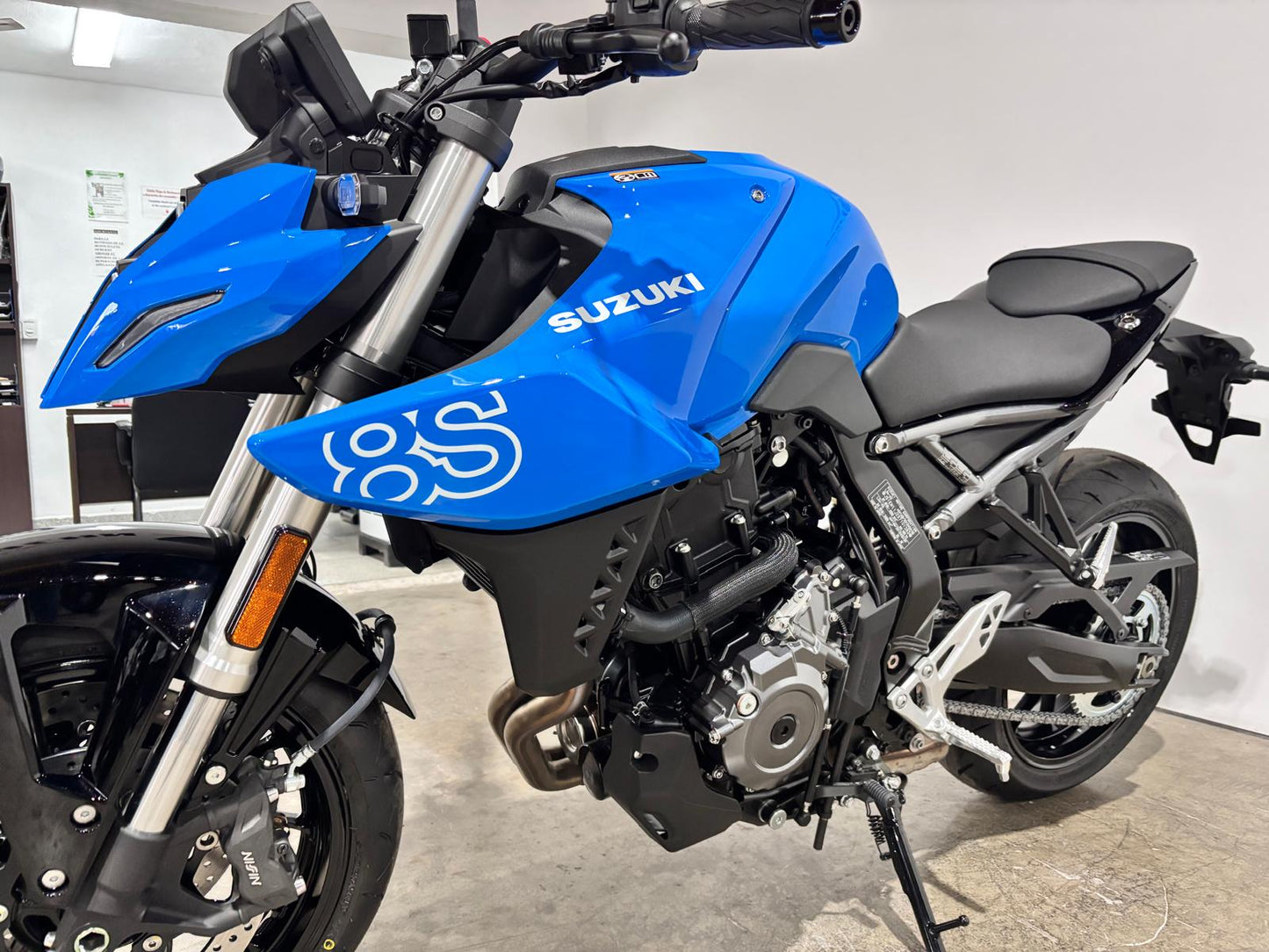 SUZUKI GSX-S 8S