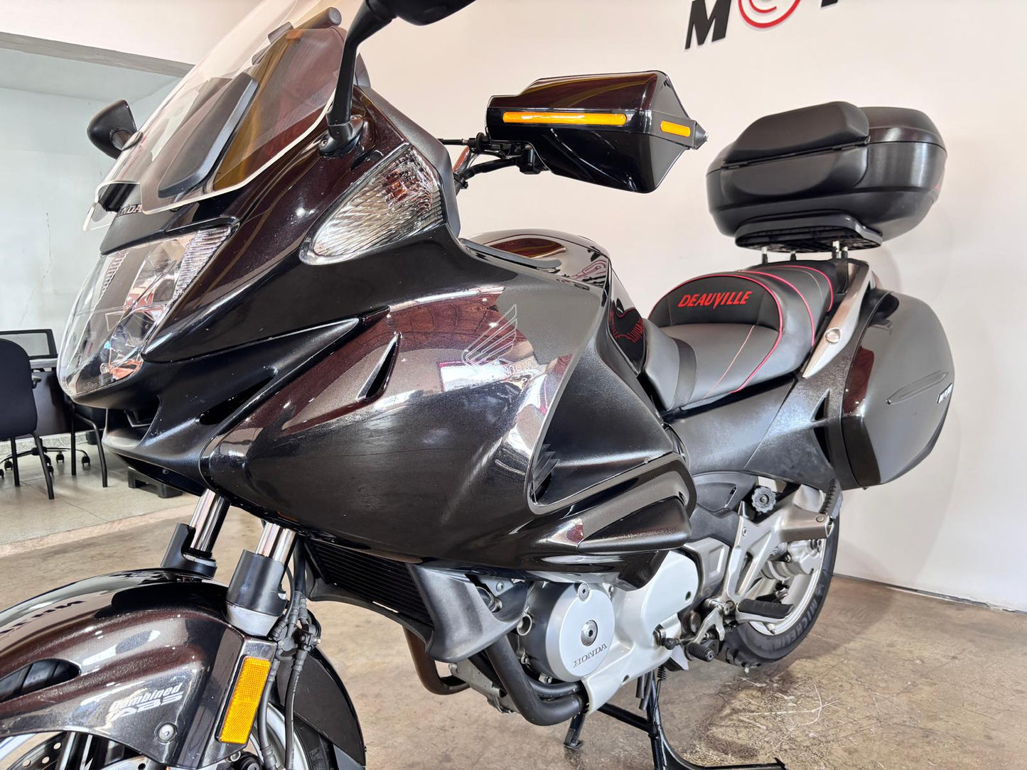 HONDA DEAUVILLE 700CC