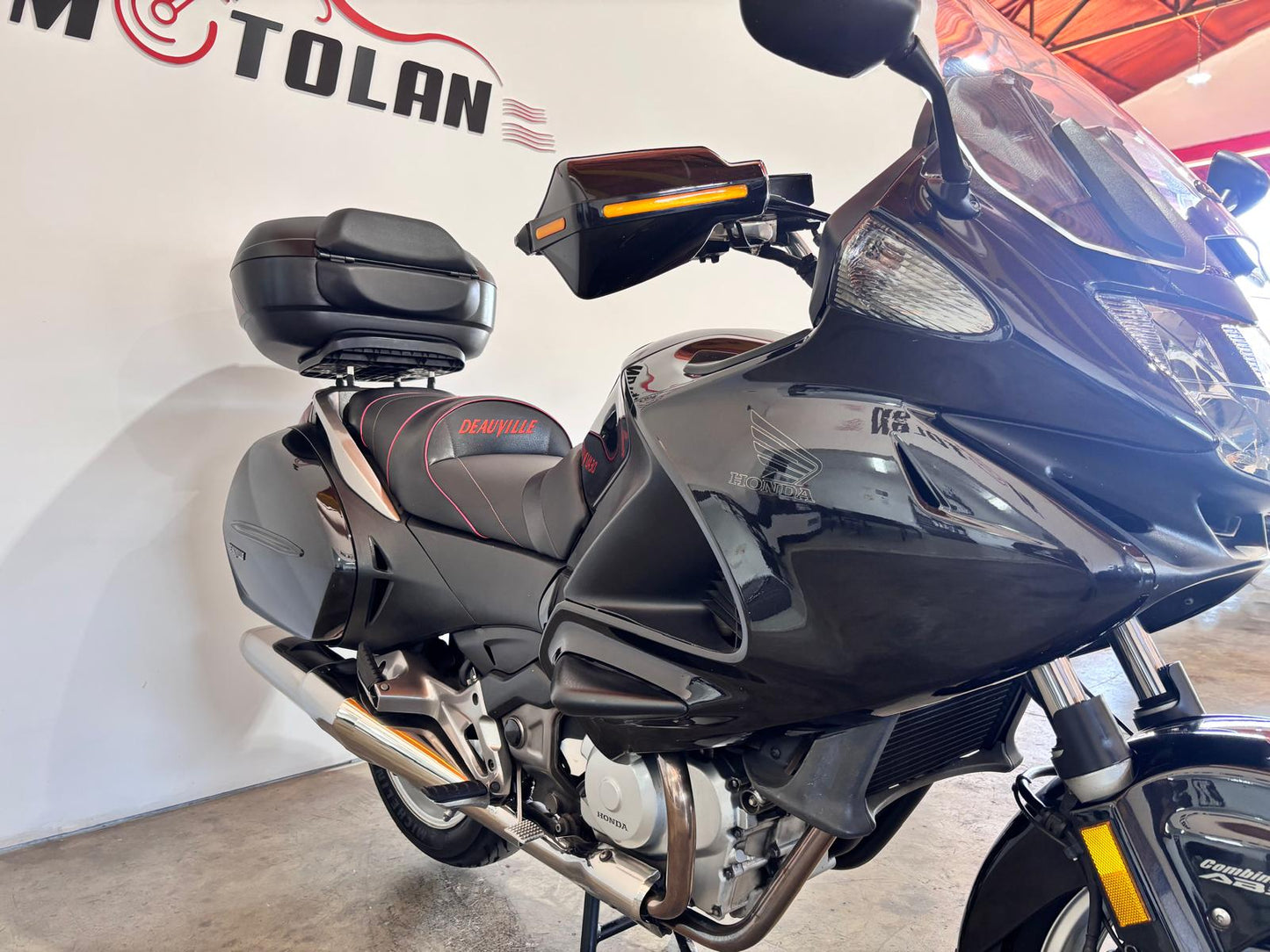 HONDA DEAUVILLE 700CC