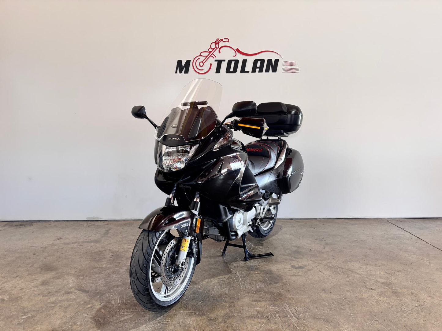 HONDA DEAUVILLE 700CC