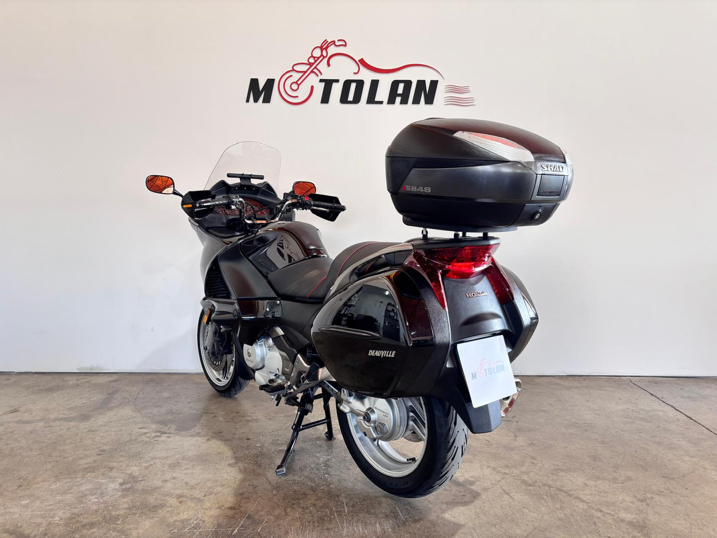 HONDA DEAUVILLE 700CC