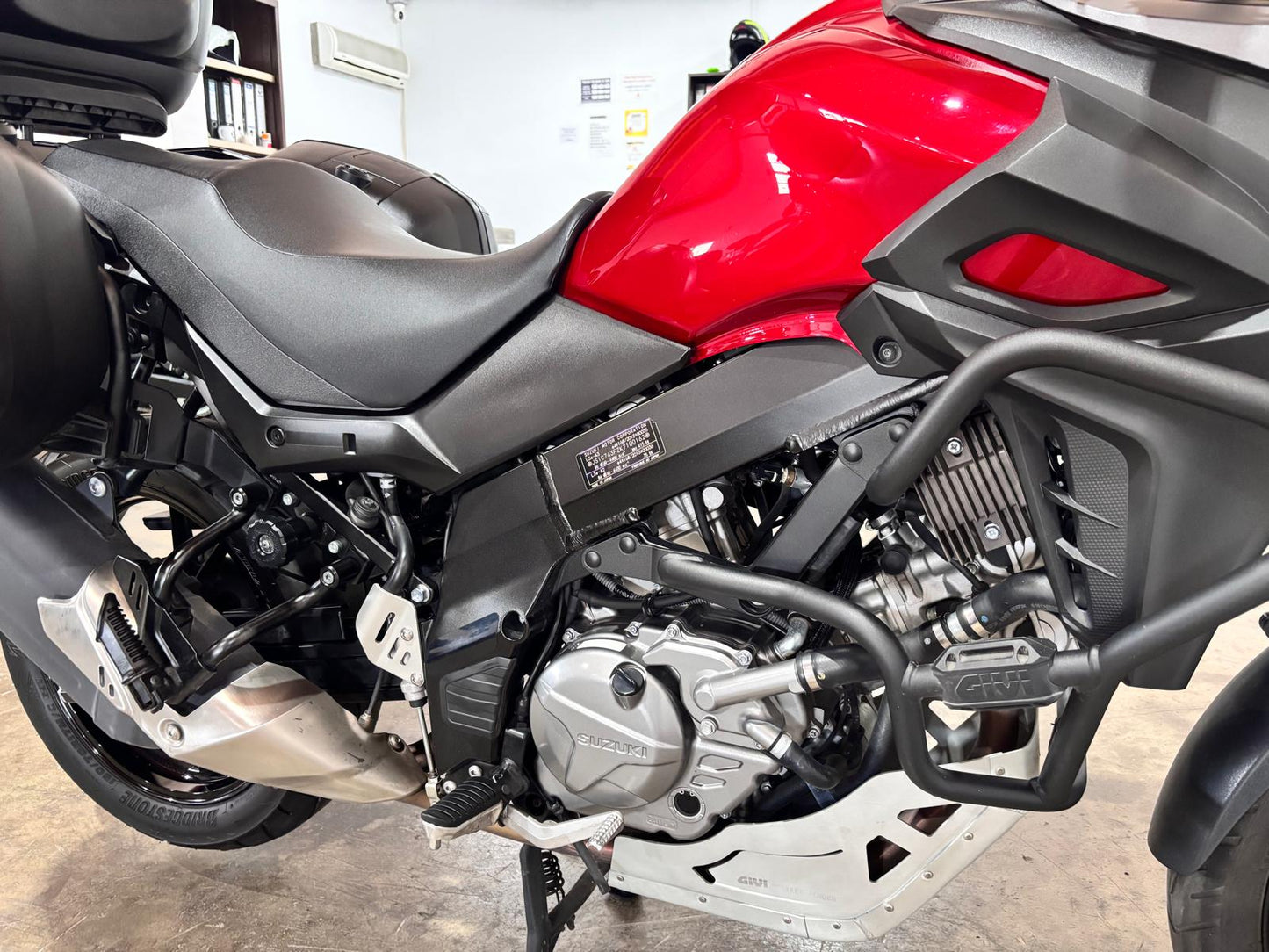 SUZUKI VSTROM 650CC