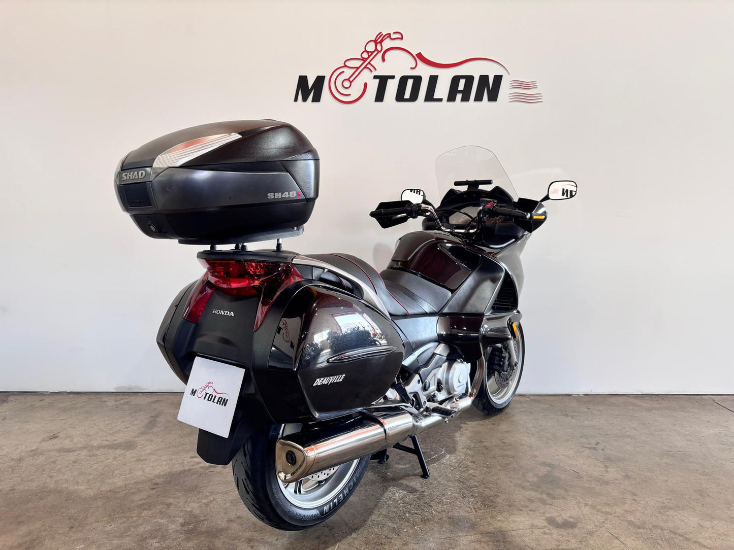 HONDA DEAUVILLE 700CC