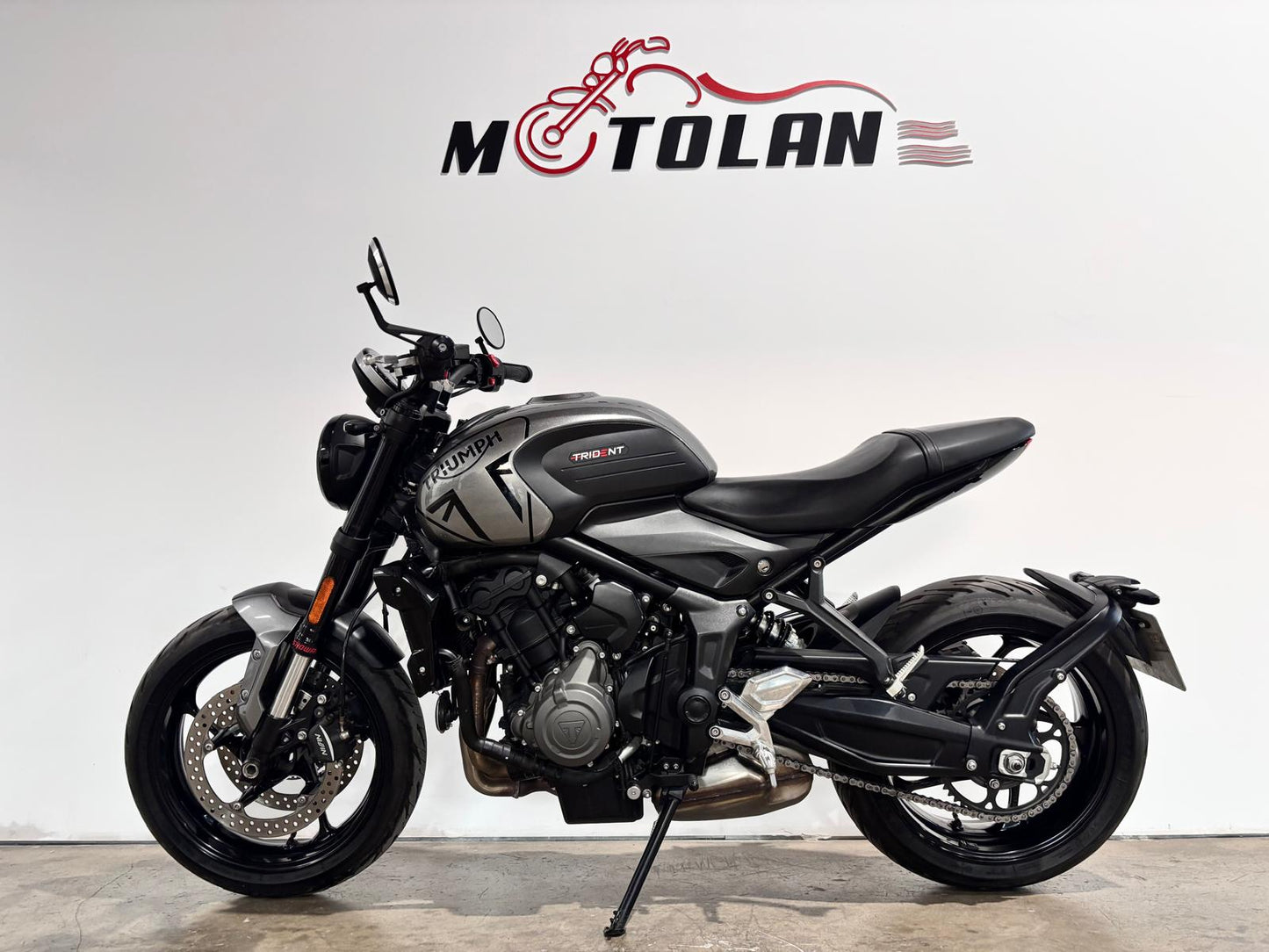 TRIUMPH TRIDENT 660