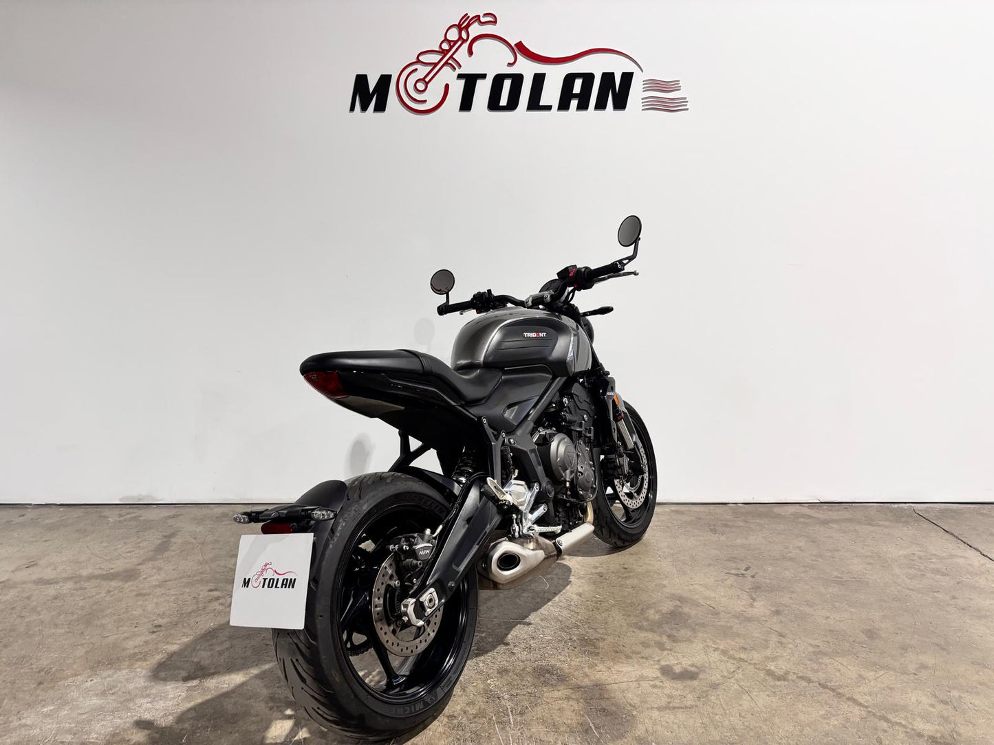 TRIUMPH TRIDENT 660
