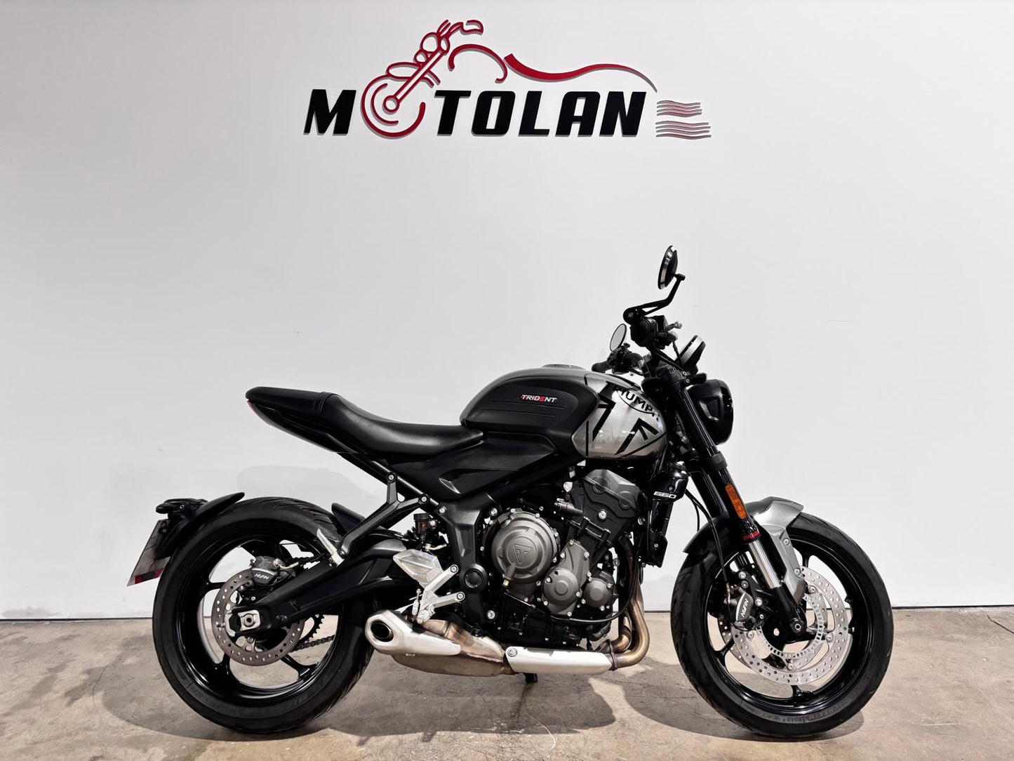 TRIUMPH TRIDENT 660