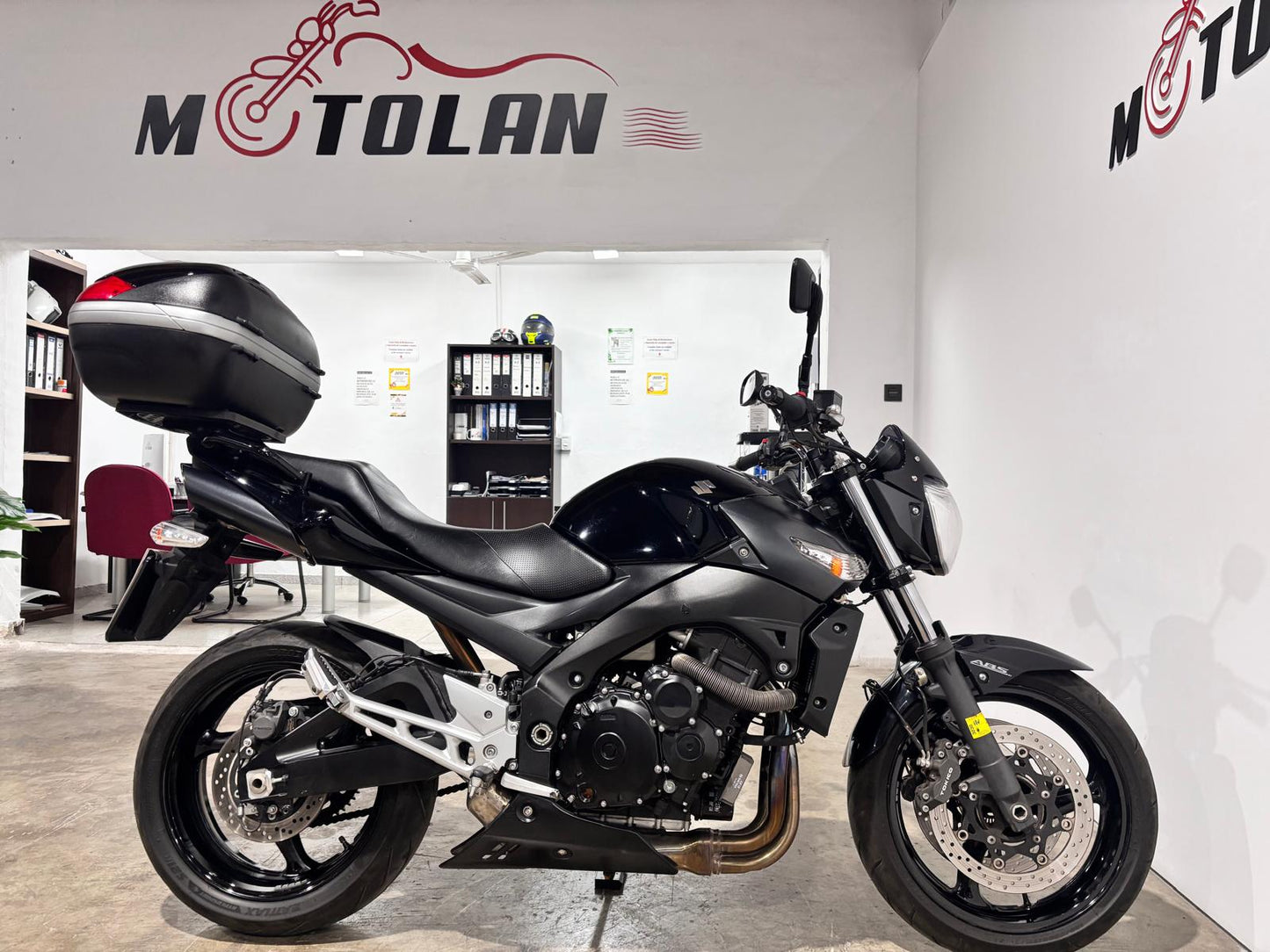 SUZUKI GSR 600 CON ABS