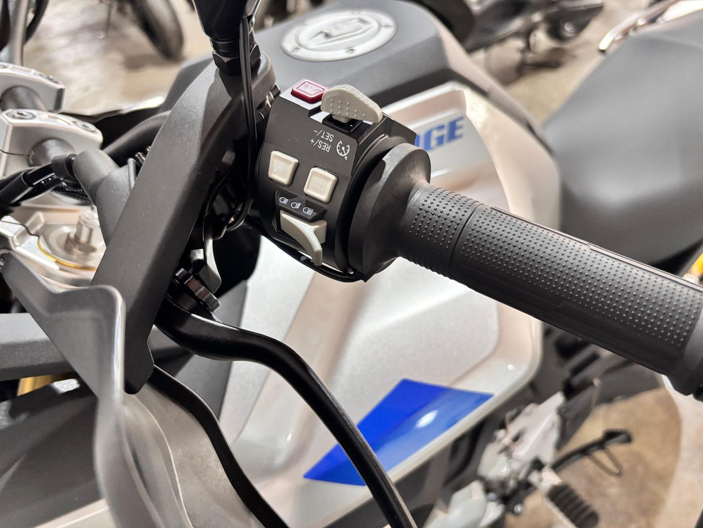 VOGE 900DSX