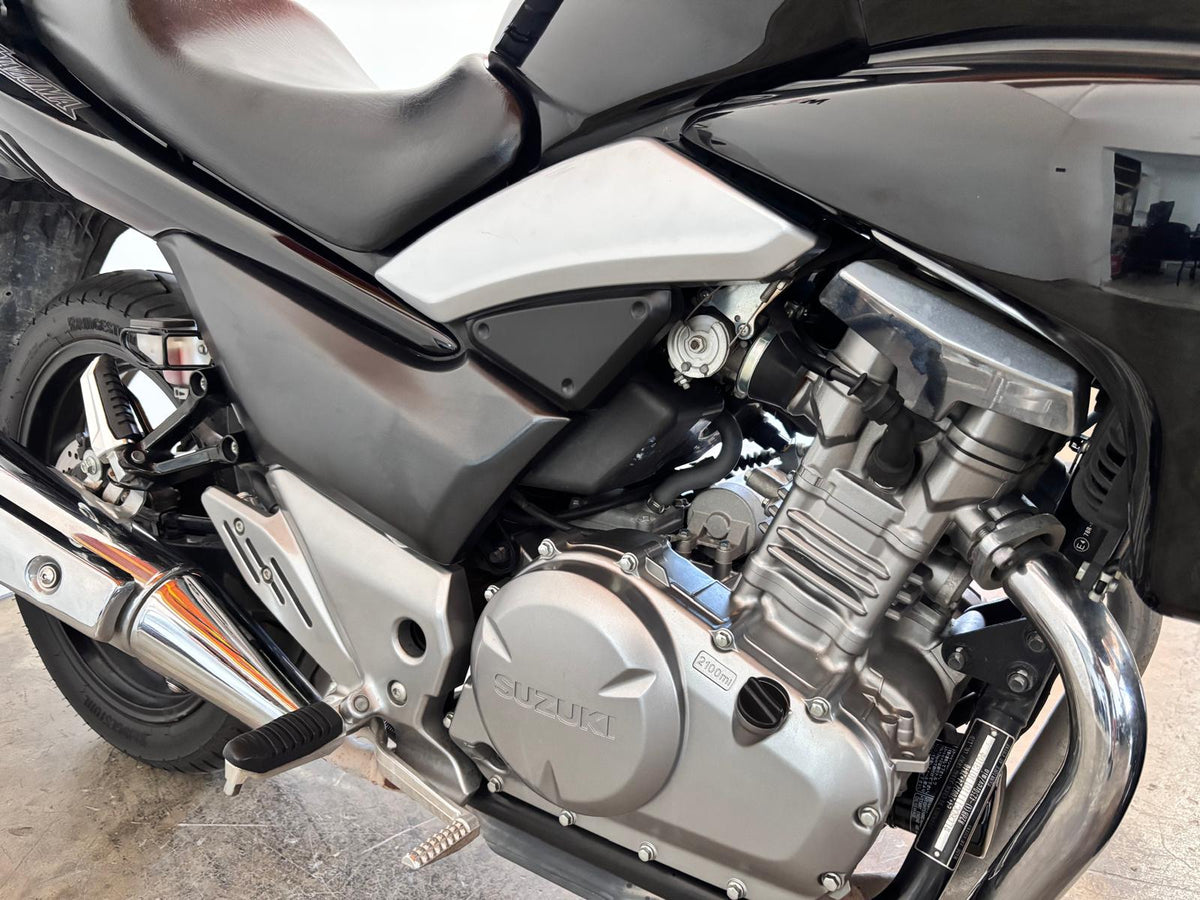 SUZUKI INAZUMA 250CC