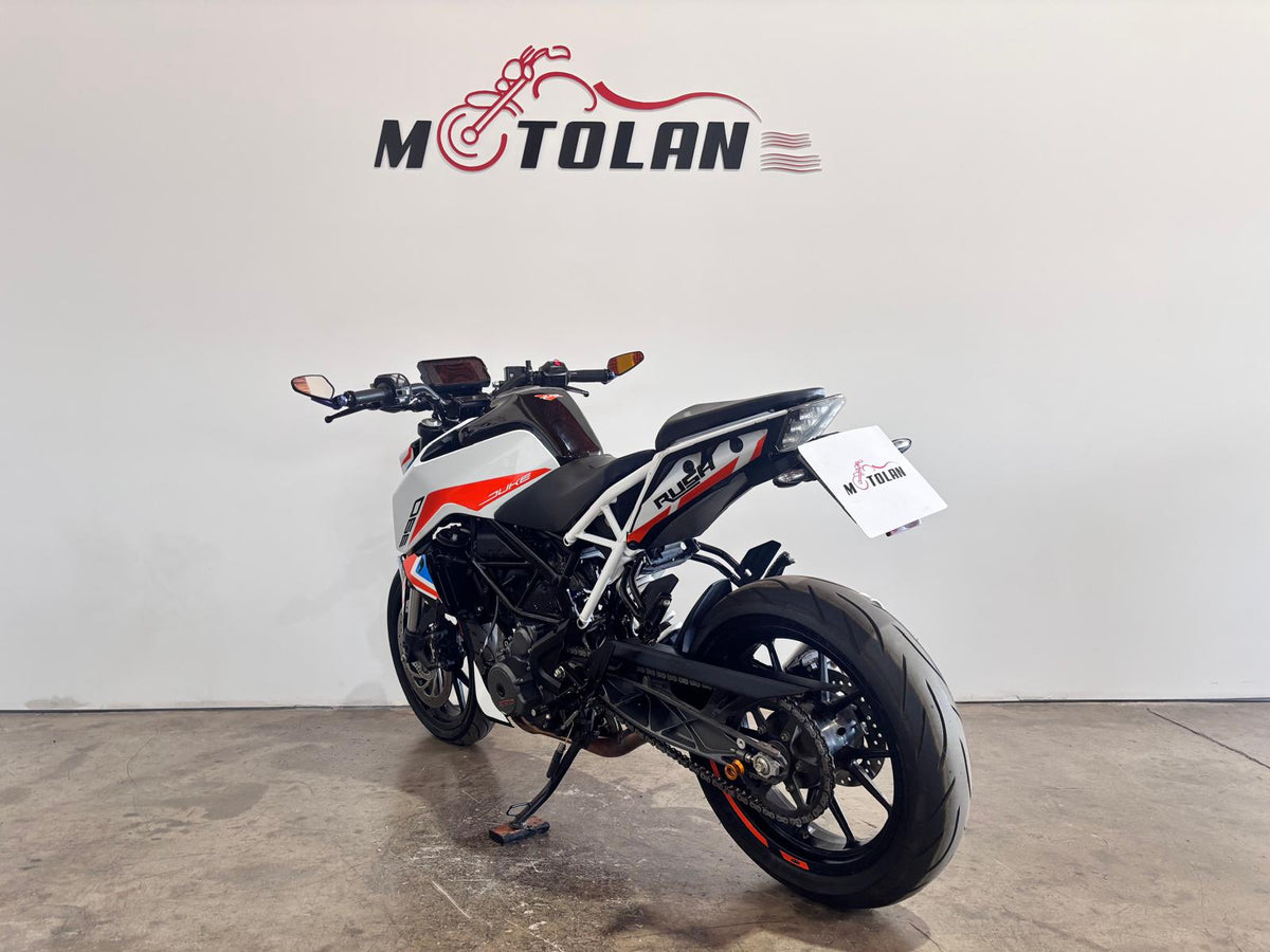 KTM 390 DKE
