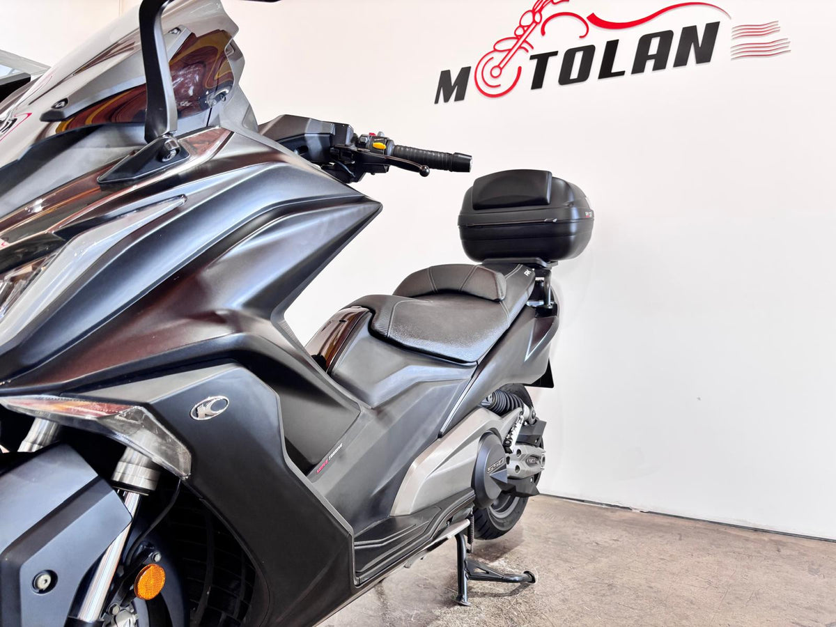 KYMCO AK 550