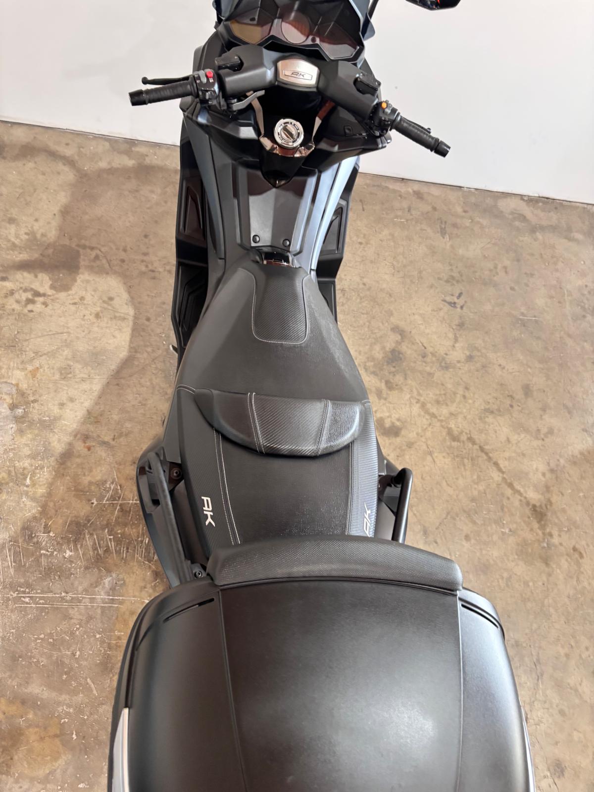 KYMCO AK 550