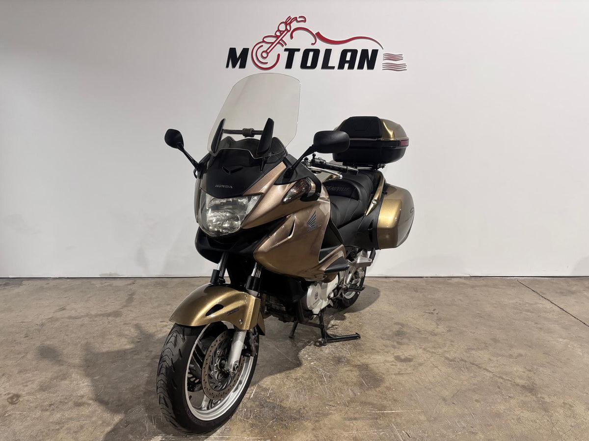 HONDA DEAUVILLE 700CC