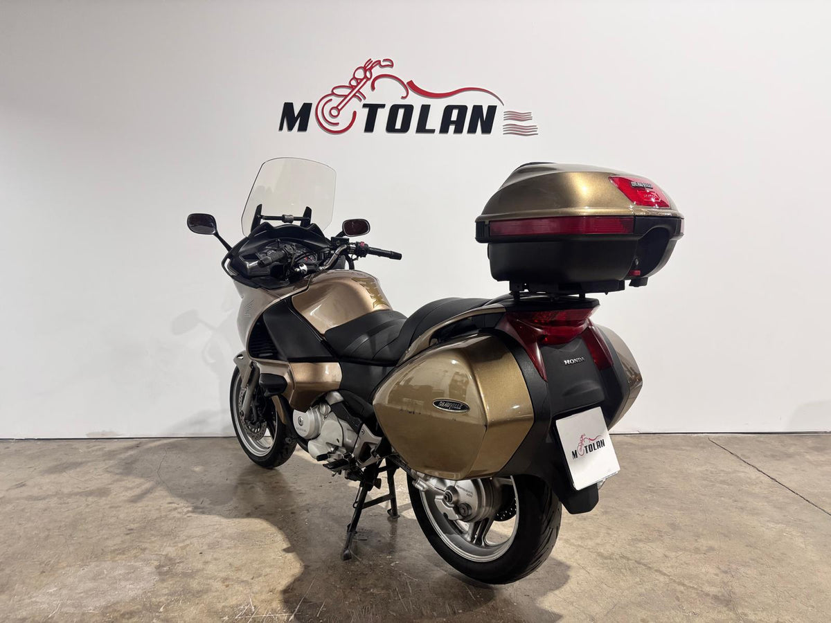 HONDA DEAUVILLE 700CC