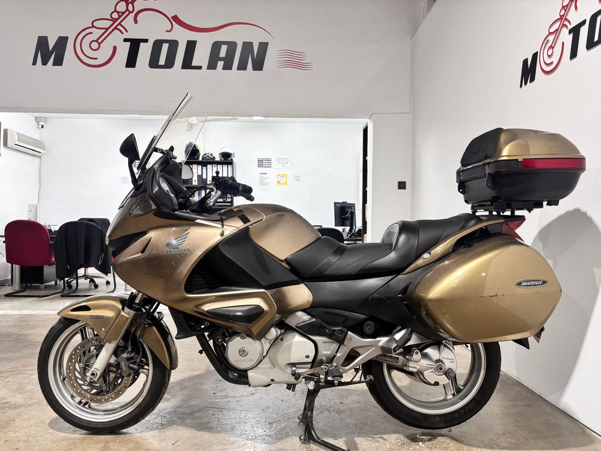 HONDA DEAUVILLE 700CC