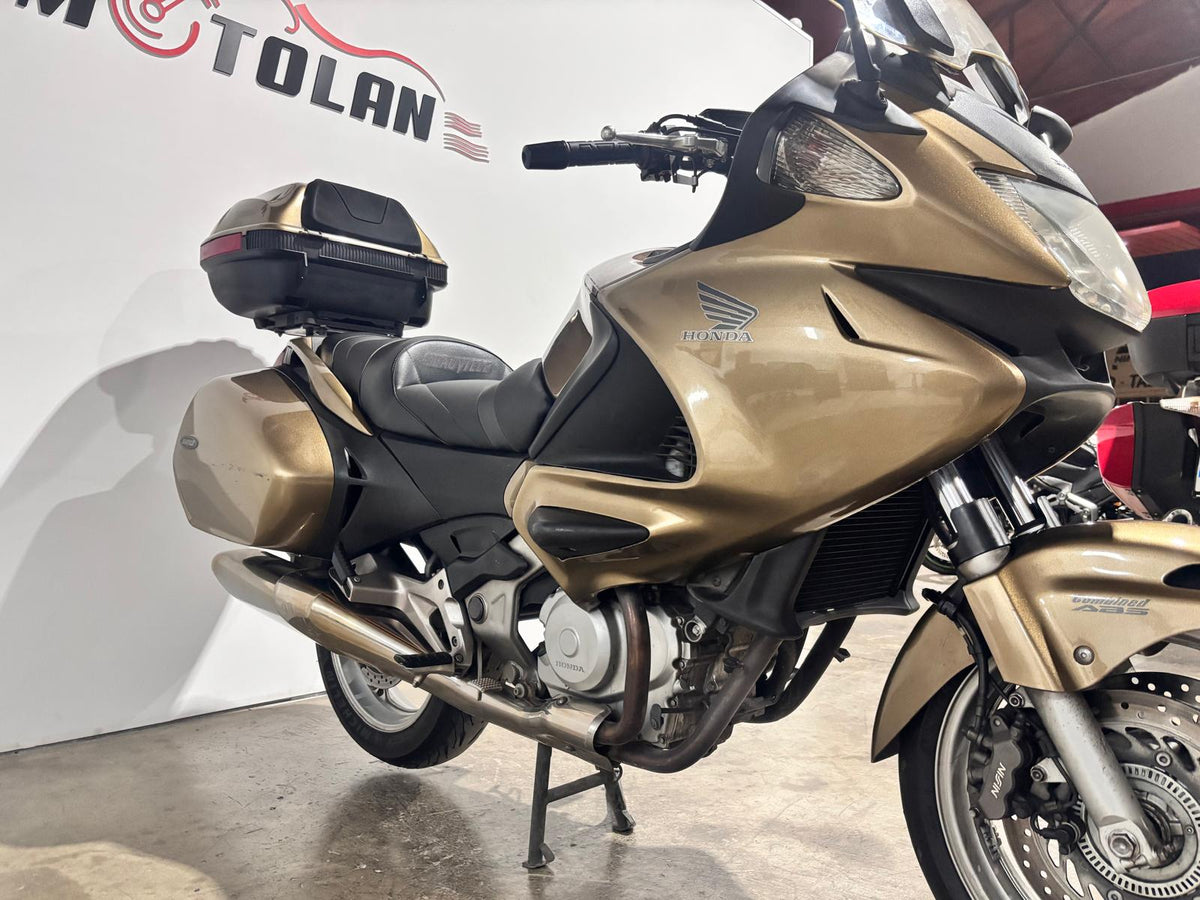 HONDA DEAUVILLE 700CC