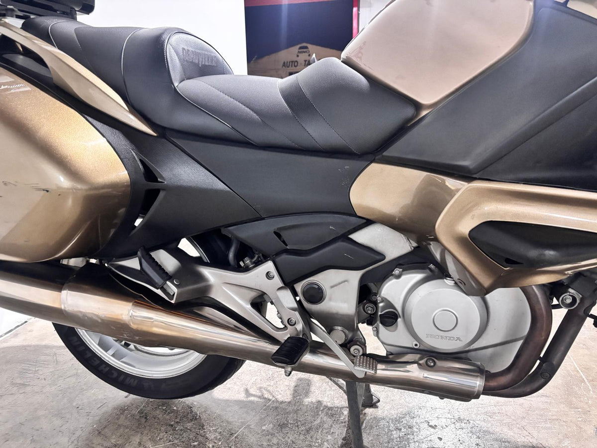 HONDA DEAUVILLE 700CC