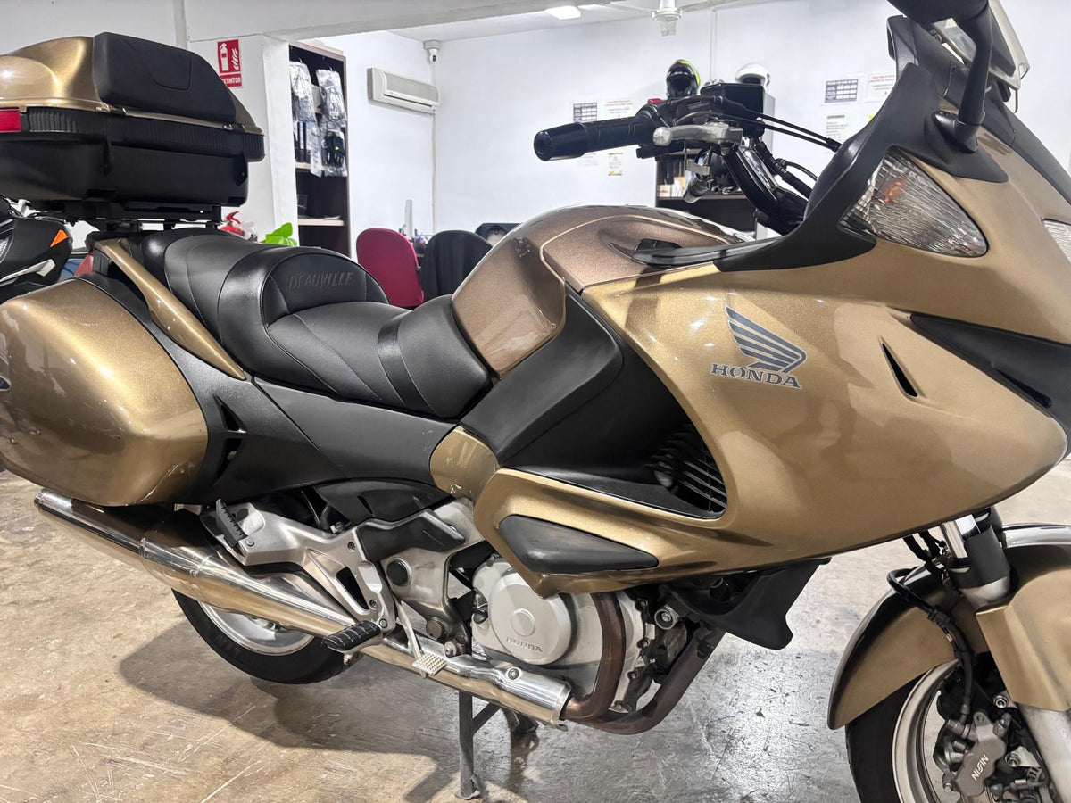HONDA DEAUVILLE 700CC