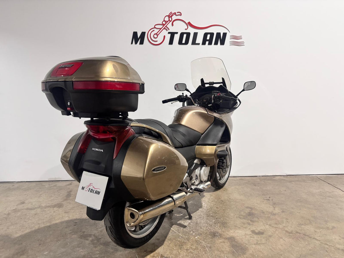 HONDA DEAUVILLE 700CC