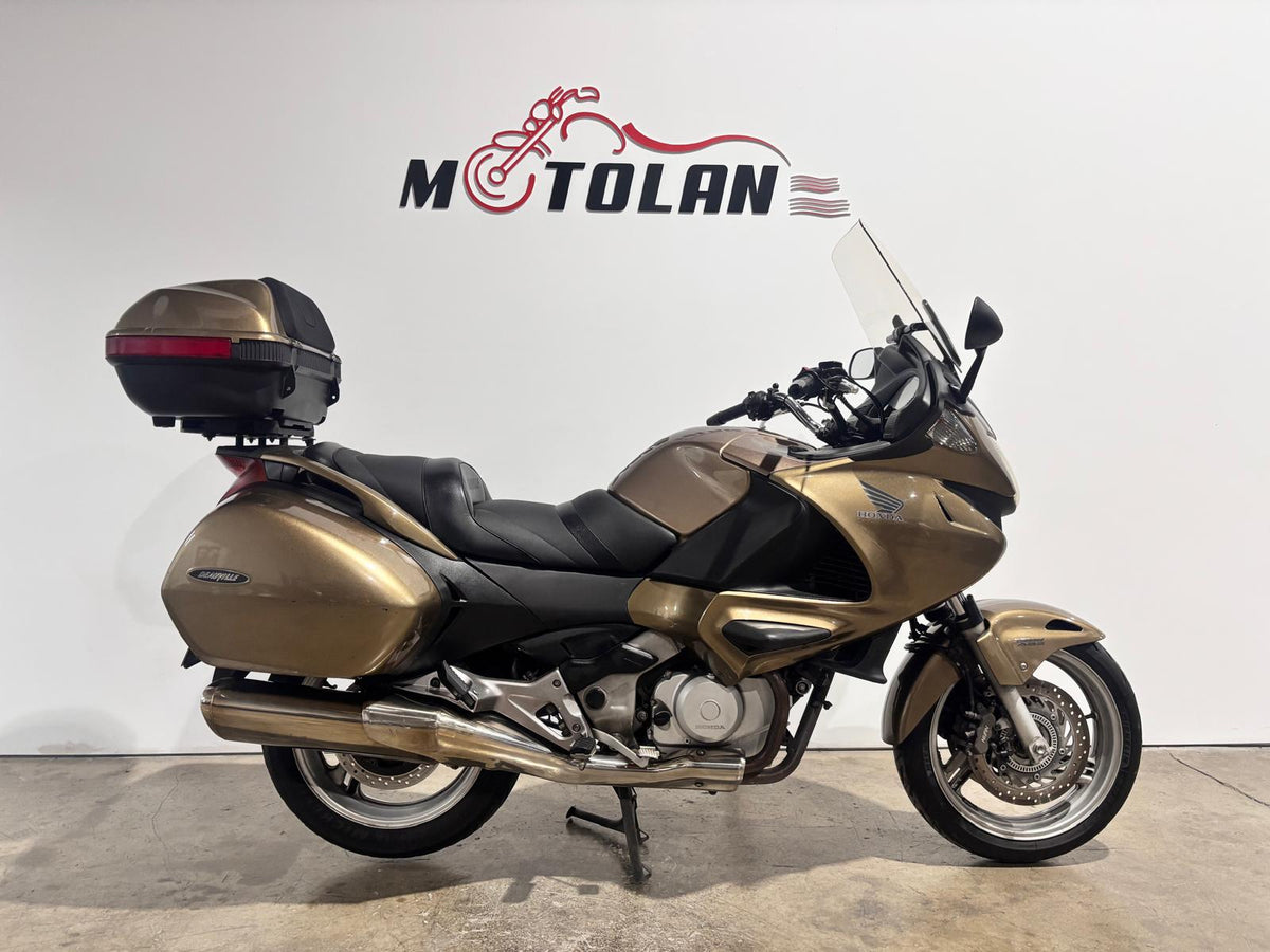 HONDA DEAUVILLE 700CC
